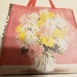 ASSORTED BEAUTIFUL REUSABLE GIFT/TOTE BAGS